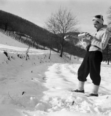 1949, Hontvári Judit, winter, snow, man, hillside, vacuum flask, Fortepan #210593