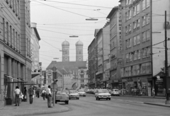 Germany, Munich, Karlsplatz, középen a Karlstor, háttérben a Miasszonyunk-templom (Frauenkirche) tornyai., 1976, Jakab Antal, Fortepan #210678