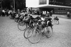 Hungary,Lake Balaton, Badacsonytomaj, a felvétel a hajóállomásnál, a Tátika étterem mellett készült., 1978, Jakab Antal, excursion, bicycle, racing bicycle, travel equipment, Fortepan #210735