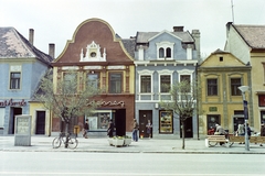 Hungary, Kőszeg, Fő (Köztársaság) tér., 1979, Jakab Antal, bicycle, colorful, Fortepan #210760