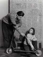 Hungary, Budapest II., a felvétel a Riadó utca 2/a szám alatti villában készült., 1948, Kieselbach Tamás, tile stove, scooter, girl, teenager, boy, Budapest, Fortepan #210858