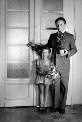 1947, Kieselbach Tamás, mosaic parquet, door, teenager, boy, girl, bouquet, Fortepan #210877