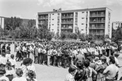 Hungary, Pécs, Radnóti Miklós utca 2, Építők úti Általános Iskola (később Cserepka János Általános Iskola, Középiskola és Sportiskola) udvara., 1980, Maróti Zoltán, Fortepan #210996