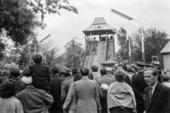 Magyarország, Városliget,Vidámpark, Budapest XIV., Ródli., 1959, Maróti Zoltán, Budapest, bámészkodás, háttal, közönség, Fortepan #211001