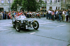 Magyarország, Budapest VI., Oktogon (November 7. tér), a 41. FIM Rally (Fédération Internationale de Motocyclisme / Nemzetközi Motor Szövetség) résztvevőinek felvonulása., 1986, Pazurik László, Morgan-márka, Budapest, Fortepan #211022