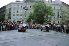 Magyarország, Budapest VI., Oktogon (November 7. tér), a 41. FIM Rally (Fédération Internationale de Motocyclisme / Nemzetközi Motor Szövetség) résztvevőinek felvonulása., 1986, Pazurik László, Budapest, Fortepan #211024