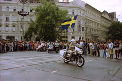 Magyarország, Budapest VI., Oktogon (November 7. tér), a 41. FIM Rally (Fédération Internationale de Motocyclisme / Nemzetközi Motor Szövetség) résztvevőinek felvonulása., 1986, Pazurik László, Budapest, Fortepan #211026