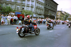 Magyarország, Budapest VI., Oktogon (November 7. tér), a 41. FIM Rally (Fédération Internationale de Motocyclisme / Nemzetközi Motor Szövetség) résztvevőinek felvonulása., 1986, Pazurik László, Budapest, Fortepan #211028