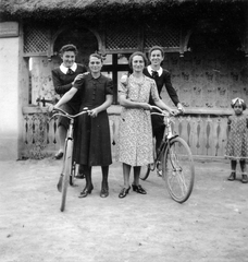 1943, Pere László, bicycle, women, Fortepan #211034