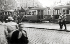 Magyarország, Budapest VIII., József körút a Rákóczi térnél., 1956, Pölöskei János, forradalom, villamos, járműroncs, Budapest, Fortepan #211053