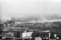 Hungary, Budapest XI., kilátás a Gellérthegyről Kelenföld és Csepel felé, a kép alsó részén a Baranyai utca környéki épületek, balra a háttérben a Kelenföldi Erőmű és a Hengermalom épülete., 1961, ETH Zürich, Budapest, Fortepan #211194