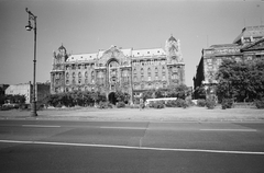 Magyarország, Budapest V., Széchenyi István (Roosevelt) tér, középen a Gresham-palota., 1966, ETH Zürich, Budapest, Fortepan #211200