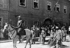 Magyarország, budai Vár, Budapest I., Úri utca, szemben a 24-es számú ház. A felvétel Szent Jobb körmenet alkalmával készült., 1938, ETH Zürich, Budapest, Best of, Fortepan #211408