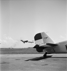 Svájc, Zürich, Dübendorf repülőtere., 1936, ETH Zürich, repülőgép, Junkers-márka, KLM légitársaság, Junkers Ju 52, Douglas DC-2, Douglas-márka, MALÉRT légitársaság, Fortepan #211429