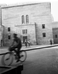 Hungary, Budapest VII., Wesselényi utca, szemben a Hősök Temploma a Dohány utcai zsinagógánál., 1930, Szemere Ákos, synagogue, Budapest, bicycle, Fortepan #211775