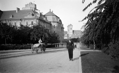 Magyarország, Eger, Eszterházy tér, balra a Líceum. Szemben a Kossuth Lajos utca, távolabb a Ferences templom., 1930, Szemere Ákos, Fortepan #211778