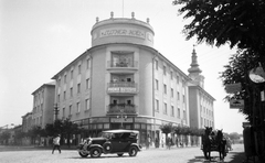 Magyarország, Nyíregyháza, Luther utca, Luther-ház. Háttérben a Luther téren álló evangélikus templom., 1930, Szemere Ákos, Fortepan #211782