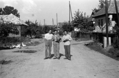 1958, Szolnoki Béla, baromfi, földút, tangóharmonika, hárman, Fortepan #211810