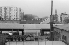 Magyarország, Budapest XIII., Gömb (Kruzslák Béla) utca - Csata utca - Béke tér - Szegedi út határolta terület. Háttérben a Szegedi út 12-es számú panelház, jobbra a Béke téri Szent László-templom tornya látható., 1982, Szolnoki Béla, Budapest, Fortepan #211882