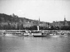 Hungary, Budapest I., a DDSG Laudon nevű személyszállító gőzhajója a Dunán, háttérben a Várkert rakpart (Zita királyné út) épületei., 1930, Zádori Ferenc, steamboat, Danube, Budapest, Laudon/Linz-ship, Fortepan #211962