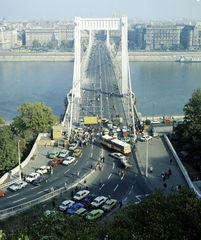 Magyarország, Gellérthegy, Budapest I., Erzsébet híd budai hídfője a Gellérthegyről nézve. A felvétel a taxisblokád idején, 1990. október 26-án készült., 1990, Záray Péter, tüntetés, Budapest, Fortepan #211986