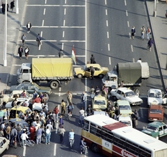 Magyarország, Budapest I., Erzsébet híd budai hídfője a Gellérthegyről nézve. A felvétel a taxisblokád idején, 1990. október 26-án készült., 1990, Záray Péter, tüntetés, Budapest, Fortepan #211988