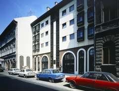 Magyarország, Budapest VII., Szövetség utca, középen a 9-es számú ház., 1988, Záray Péter, rendszám, Budapest, Skoda 105/120, VAZ 21011, Audi 100, Fortepan #212027