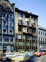 Magyarország, Budapest V., Szervita (Martinelli) tér, szemben középen a 2-es számú ház., 1988, Záray Péter, Budapest, közlekedési dugó, Art Nouveau, Dacia 1310, VAZ 2105/2107, rendszám, Audi 100, Fortepan #212032