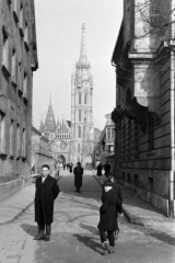 Magyarország, budai Vár, Budapest I., a Szentháromság utca és a Mátyás-templom a Tóth Árpád sétány felől nézve., 1960, Aradi Péter, Szenczi Mária, Budapest, visszanézés, Fortepan #212063