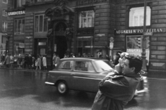 Ausztria, Bécs, háttérben a Stock im Eisen Platz 3-as számú épület., 1964, Aradi Péter, Szenczi Mária, Fortepan #212153