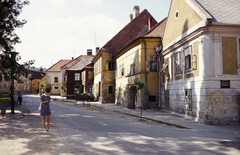 Magyarország, Kőszeg, Rajnis utca - Táblaház (Schätzel Frigyes) utca sarok. (Balra van a vár bejárata.), 1969, Rose család, színes, Fortepan #212280