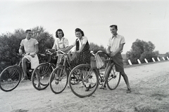 1947, Adelhardt Márta, bicycle, tableau, youth, Fortepan #212300