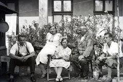 1943, Adelhardt Márta, yard, oleander, family, Fortepan #212310