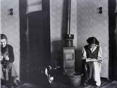 1943, Adelhardt Márta, reading, iron stove, Fortepan #212409