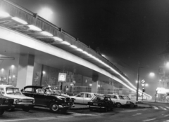 Hungary, Budapest VII.,Budapest VIII., Baross tér, felüljáró a Rottenbiller utca és a Fiumei (Mező Imre) út között. Jobbra a Rákóczi út., 1979, Fortepan/Album057, night, automobile, number plate, Budapest, Fortepan #212470