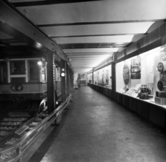 Magyarország, Budapest V., a Millenniumi Földalatti Vasút egykori kocsija a Deák Ferenc téri Földalatti Vasúti Múzeumban., 1977, Fortepan/Album057, Budapest, metró, metróállomás, múzeum, Fortepan #212503