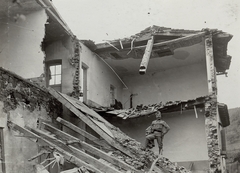 Italy, Gorizia, Piedimonte del Calvario városrész (ekkor Podgora néven önálló), lerombolt lakóház., 1915, Österreichische Nationalbibliothek, war damage, damaged building, Fortepan #212531