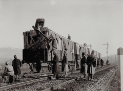 Slovenia, orosz hadifoglyok kirakodnak egy szénával megrakott vasúti kocsit., 1915, Österreichische Nationalbibliothek, railway, rail signal, rail, Austrian soldier, Fortepan #212534