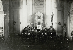 Ukraine, Berezhany, (ekkor Brzezany), Várkápolna. Evangélikus istentisztelet a Hohenzoller-ház 500. éves jublileuma alkalmából., 1915, Österreichische Nationalbibliothek, church, armoured car, church interior, Fortepan #212644