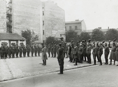 a 25. gyaloghadosztály csapatai körében Adolf von Boog altábornagy (középen)., 1917, Österreichische Nationalbibliothek, tűzfal, üdvözlés, Fortepan #212704