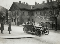 Olaszország, Tarvisio, a személyglpkocsiban hátul balra Alexander von Krobatin tábornagy., 1917, Österreichische Nationalbibliothek, mozi, automobil, Praga-márka, Fortepan #212740