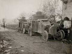 Olaszország, Majano, San Tomaso di Majano városrész, a Császári és Királyi Hadsereg által az olasz seregtől zsákmányolt páncélautó., 1917, Österreichische Nationalbibliothek, páncélautó, járműroncs, Ansaldo-Lancia 1Z, Fortepan #212742