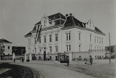 Románia,Erdély, Segesvár, a mai strada 1 Mai, az Osztrák-Magyar Bank épülete., 1916, Österreichische Nationalbibliothek, zászló, címer, Fortepan #212771