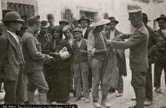 Olaszország, a Császári és Királyi Hadsereg katonái és civilek közötti cserekereskedelem Veneto tartományban., 1918, Österreichische Nationalbibliothek, Best of, Fortepan #212865