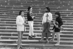 Magyarország, Budapest, alsó rakpart lépcsőjén a Mandel Quartet: Kállay Gábor, Márta István, Jakobi László és Mandel Róbert., 1984, Szalay Zoltán, lépcső, nyenyere, zenekar, cselló, furulya, Fortepan #212993