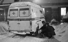 Hungary, Budapest V., Markó utca 22., az Országos Mentőszolgálat központjának udvara., 1987, Urbán Tamás, number plate, Budapest, ambulance, Fortepan #213309