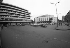 Magyarország, Budapest VIII., Luther utca, szemben a II. János Pál pápa (Köztársaság) tér sarkán az Erkel Színház., 1975, Urbán Tamás, Budapest, parkoló, színház, babakocsi, Fortepan #213690