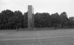 Magyarország, Budapest XIV., Ötvenhatosok tere (Felvonulási tér), Lenin szobor (Pátzay Pál, 1965.)., 1975, Urbán Tamás, Budapest, szobor, Fortepan #213700