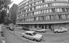 Magyarország, Budapest XI., Stoczek József (Stoczek) utca 5., a BME Martos Flóra Kollégiuma. Távolabb a Kruspér utca után a BME Vásárhelyi Pál Kollégiumának építkezése látható., 1975, Urbán Tamás, rendszám, Budapest, Fortepan #213713