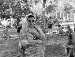 1955, Várkonyi Andrea, shades, bathrobe, Fortepan #213964